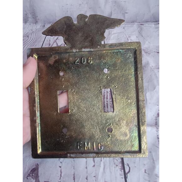 Vintage Patriotic Eagle Hammered Metal Double Light Switch Plate Cover Brass? - Picture 5 of 9